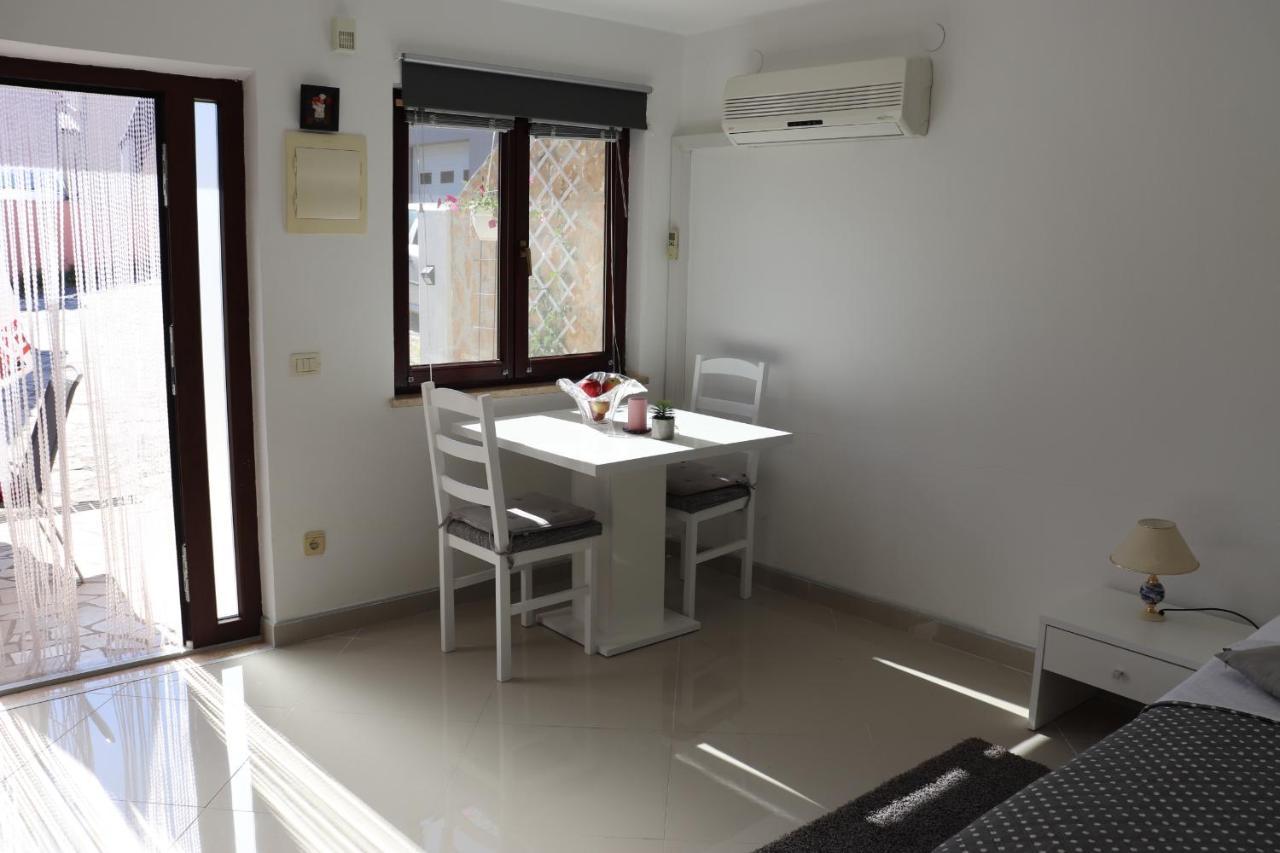An Amazing Studio Apartment Premantura Εξωτερικό φωτογραφία