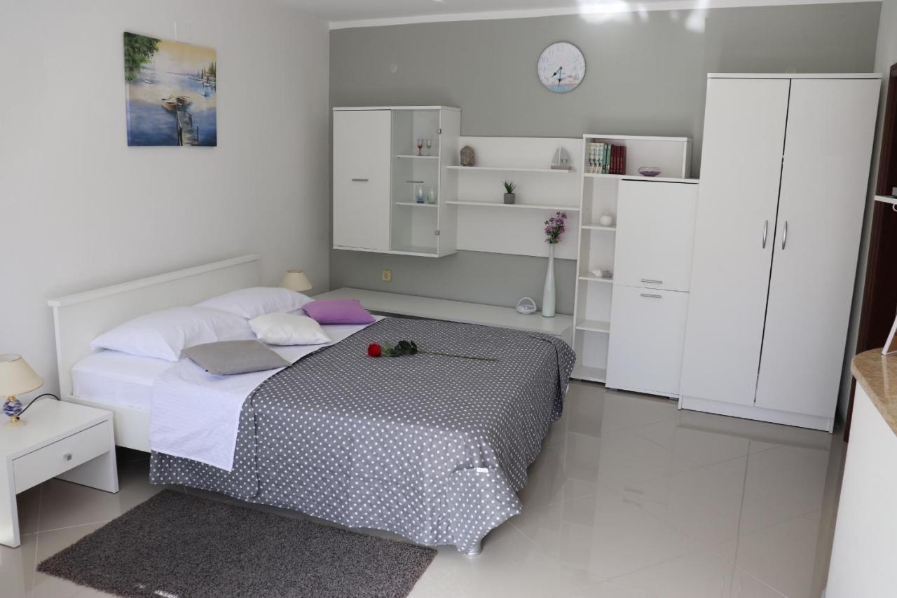 An Amazing Studio Apartment Premantura Εξωτερικό φωτογραφία